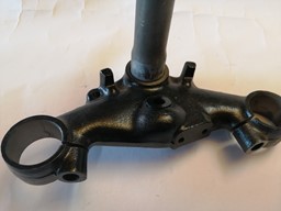 Show details for Honda CB 750 Four untere Gabelbrücke 53200-300-610B Picture of Honda CB 750 Four untere Gabelbrücke 53200-300-610B