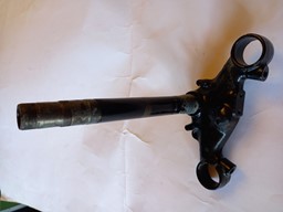 Show details for Honda CB 750 Four untere Gabelbrücke 53200-300-610B gebraucht Picture of Honda CB 750 Four untere Gabelbrücke 53200-300-610B gebraucht