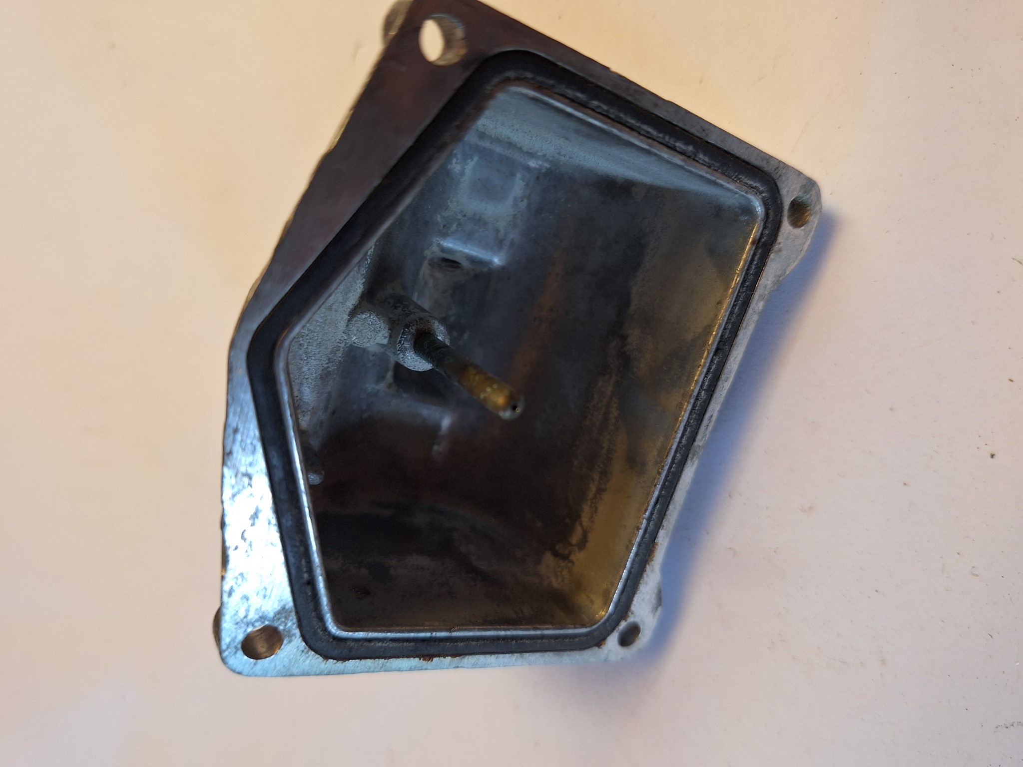Bild von Schwimmerkammer CB500Four 16015-323-004 gebraucht