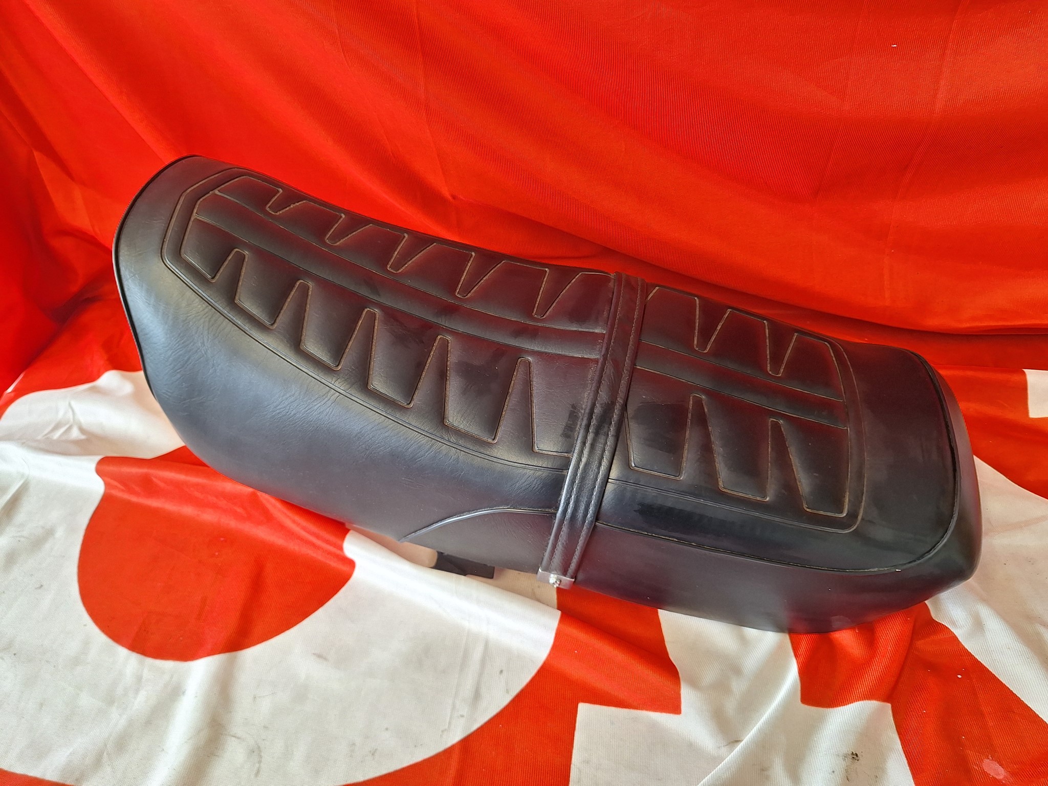 Picture of Sitzbank Honda CB750F CB900F CB1100F 77100-445-860GE kleine Macke 