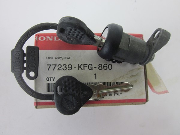 Picture of LOCK ASSY,SEAT   77239-KFG-860  FES 250 V-W