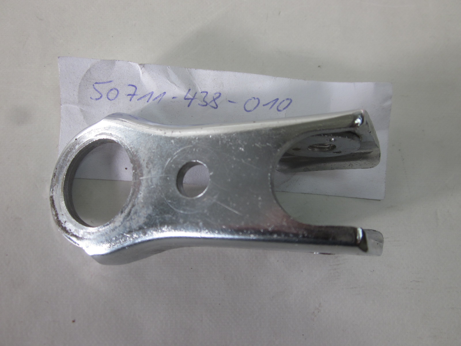 Picture of HALTER FUSSRASTE HINTEN  50711-438-010  CB 900 FZ