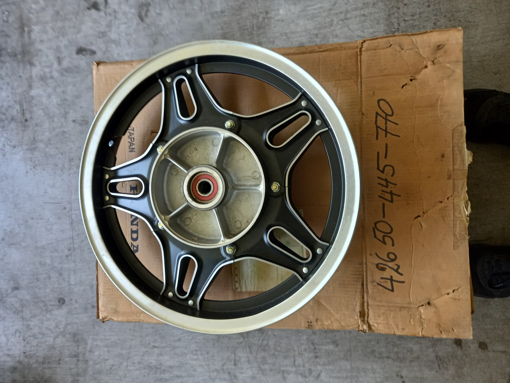 Picture of Honda  Rad hinten  42650-445-770